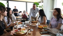 Başkan Topaloğlu, öğrencilerle kahvaltıda bir araya geldi