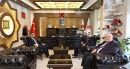 Antalya Valisi Hulisi Şahin Kumluca .Cumhuriyet Başsavcısı Gökhan Kıymacı’yı makamında ziyaret etti.