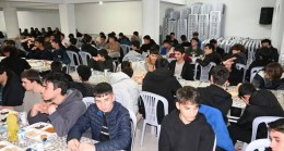 Elmalı da Pansiyonda kalan ögrencilere iftar yemegi verildi.
