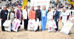 KUMLUCA’DA KADINLAR MATİNESİ FESTİVALE RENK KATTI