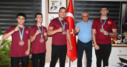 Başarılarını Başkan Topaloğlu ile paylaştılar