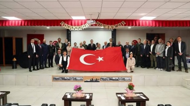 Finike Kaymakamı Musa Kazım ÇELİK, 18 Mart Şehitleri Anma Günü münasebetiyle Cumhuriyet Mesleki Teknik Anadolu Lisesi Şehit Turgut Burkay KORKMAZ Konferans Salonunda düzenlenen programa katıldı.
