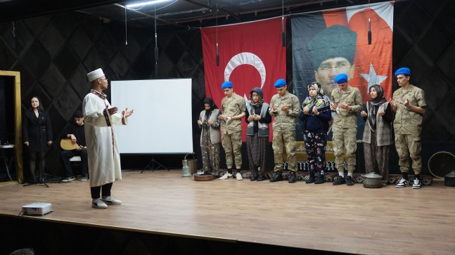 Kemer de Öğrencilerden duygu yüklü anma programı