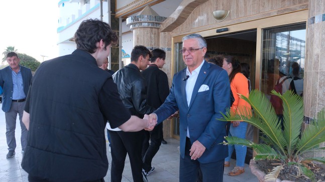 Başkan Topaloğlu’ndan öğrencilere iftar yemeği