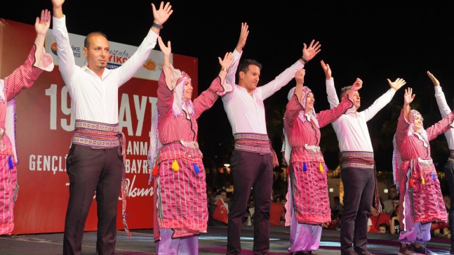 Finike’de Bayram Coşkuyla Kutlandı