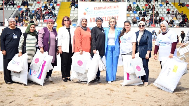 KUMLUCA’DA KADINLAR MATİNESİ FESTİVALE RENK KATTI