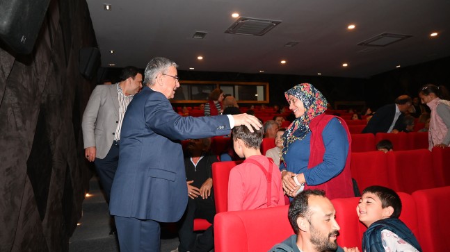 “Gülşen” tiyatro oyunu büyük alkış aldı
