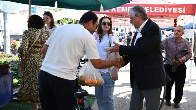 Başkan Topaloğlu pazar esnafını ziyaret etti