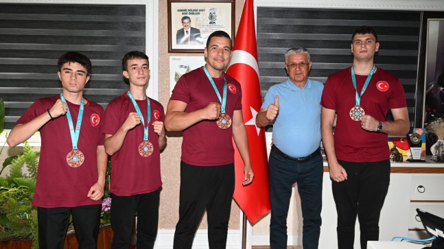 Başarılarını Başkan Topaloğlu ile paylaştılar