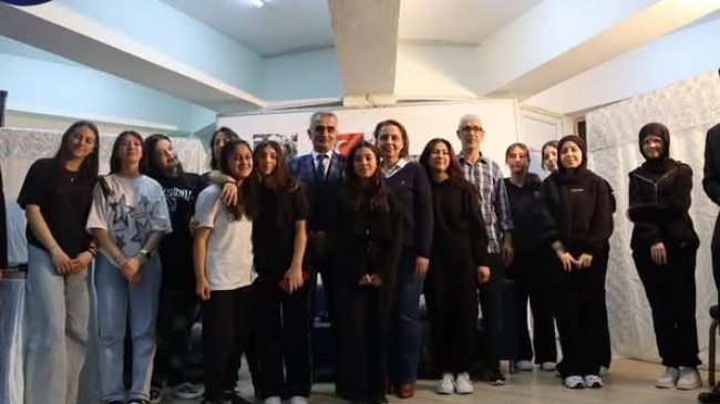 CANAN YAVUZ DA ÇANAKKALE ZAFERİ KUTLAMA PROGRAMI DÜZENLENDİ