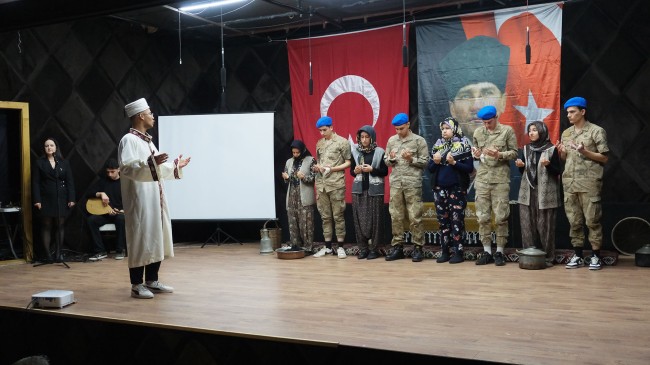 Kemer de Öğrencilerden duygu yüklü anma programı