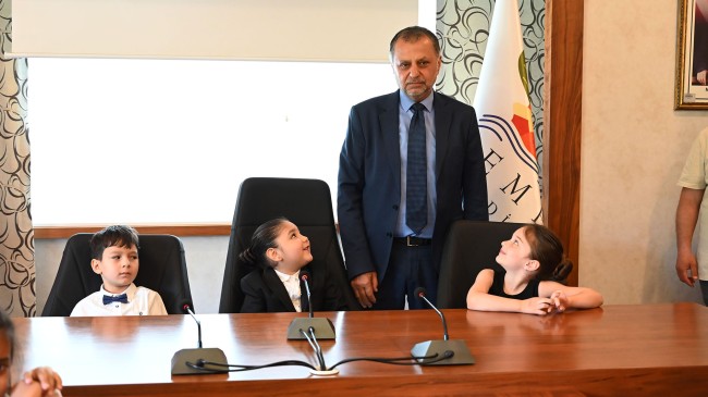 Gençler ve çocuklar mecliste buluştu