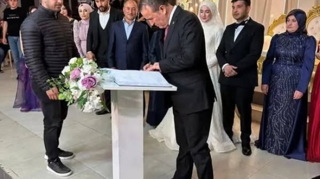 Meclis üyesi Dünya Evine girdi