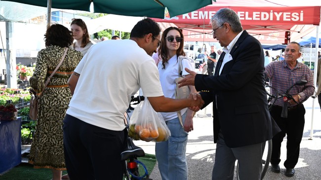 Başkan Topaloğlu pazar esnafını ziyaret etti