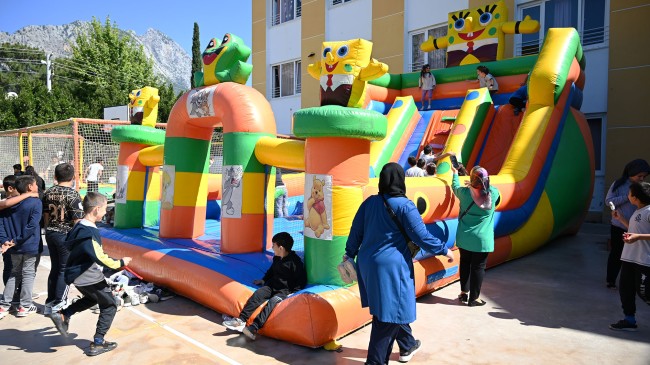Başkan Topaloğlu kermese katıldı