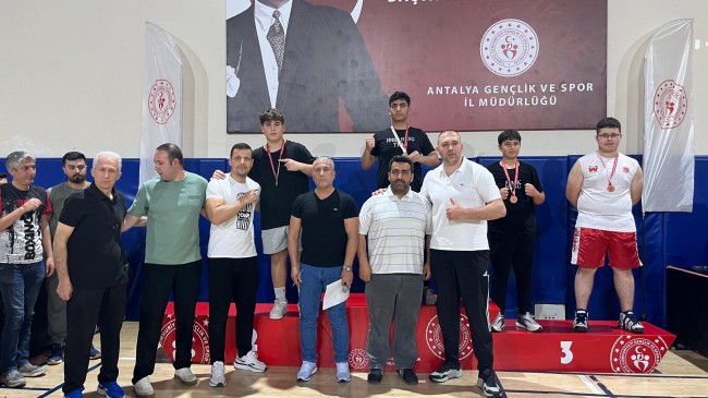 Belediye kick boks sporcularından büyük başarı
