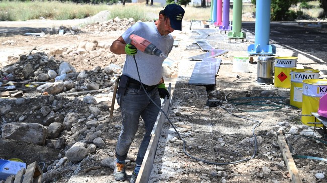 Tekirova kapalı pazar yerinde çalışmalar sürüyor