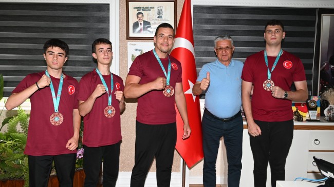 Başarılarını Başkan Topaloğlu ile paylaştılar