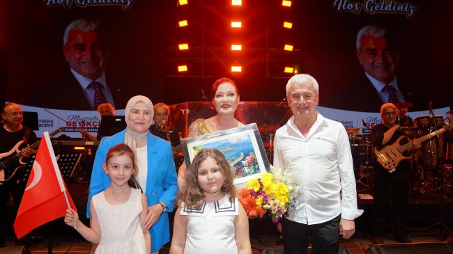 Candan Erçetin Finike  Muhteşem Konser verdi